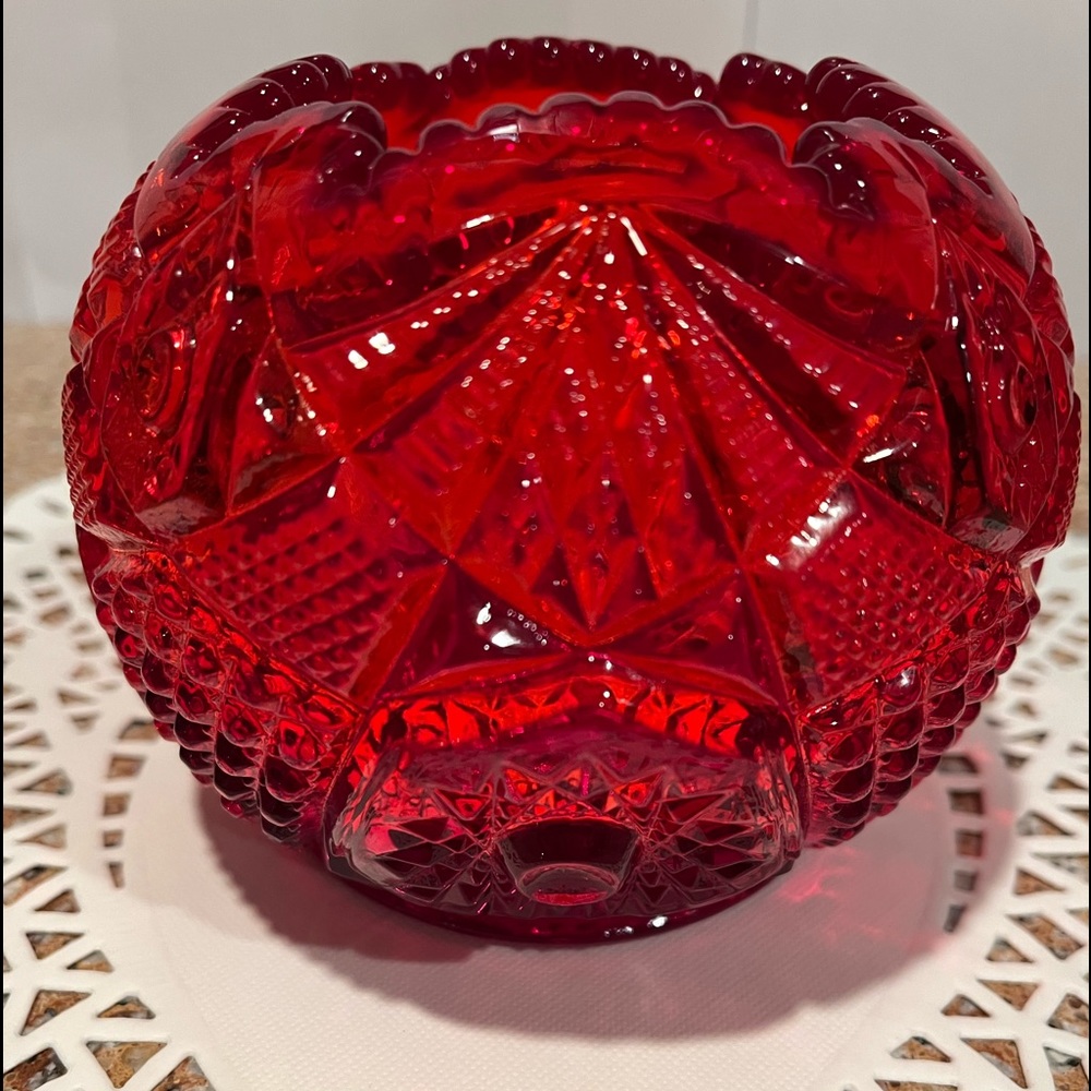 Westmoreland Ruby Red Sunburst vase 5” x 5” vintage, excellent condition